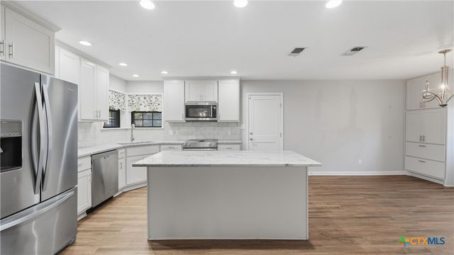 132 W Outer Drive, Canyon Lake, TX 78133