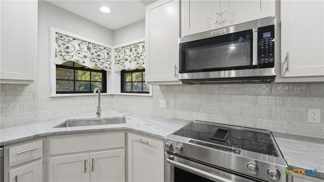 132 W Outer Drive, Canyon Lake, TX 78133