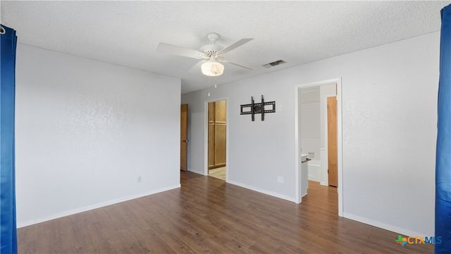 132 W Outer Drive, Canyon Lake, TX 78133