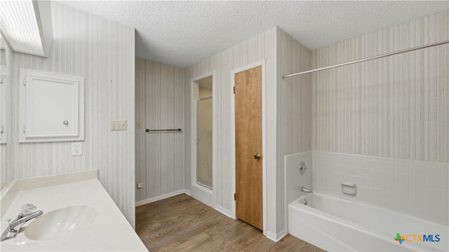 132 W Outer Drive, Canyon Lake, TX 78133