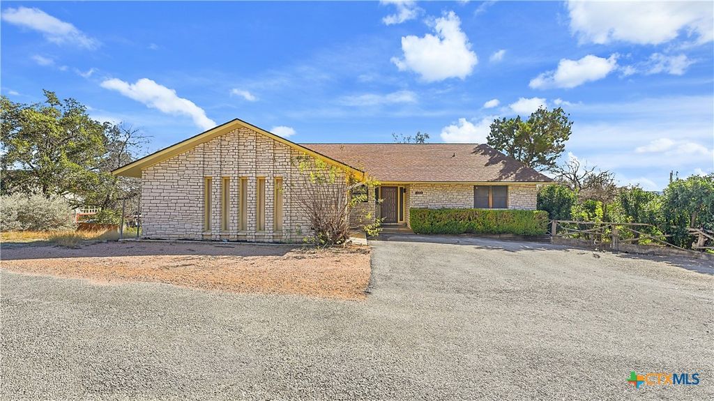 132 W Outer Drive, Canyon Lake, TX 78133