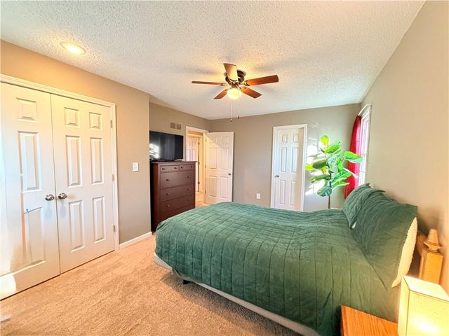 633 E COLLEEN Drive, Gardner, KS 66030