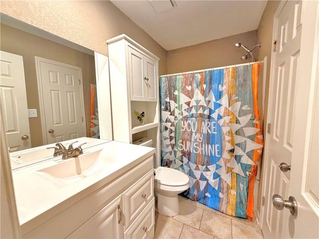 633 E COLLEEN Drive, Gardner, KS 66030