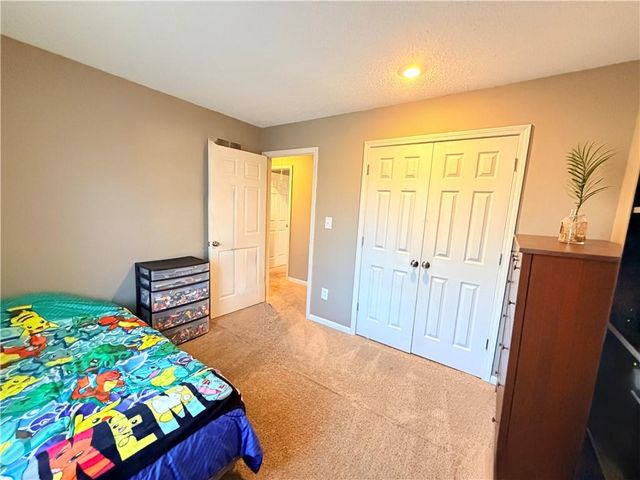 633 E COLLEEN Drive, Gardner, KS 66030