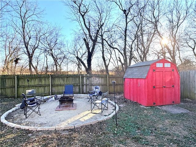 633 E COLLEEN Drive, Gardner, KS 66030