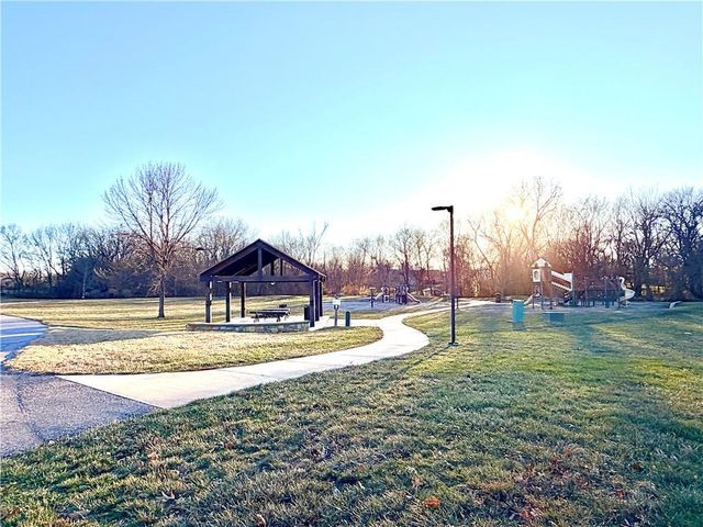 633 E COLLEEN Drive, Gardner, KS 66030