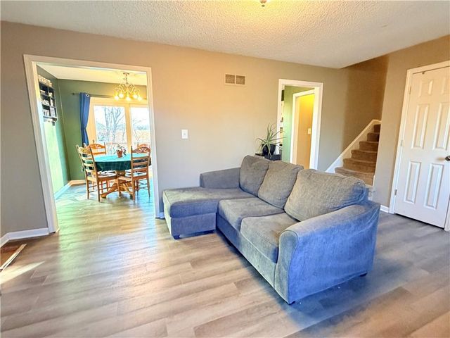 633 E COLLEEN Drive, Gardner, KS 66030