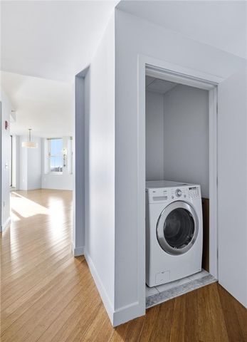 1 West Exchagne Street 2004, Providence, RI 02903