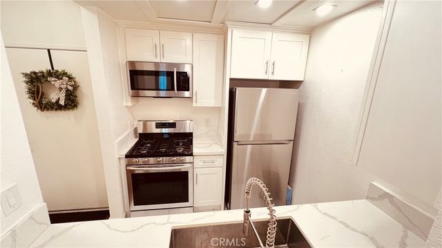 19350 Sherman Way 231, Reseda, CA 91335