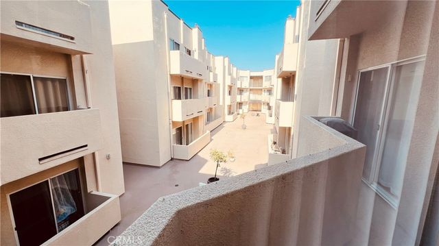19350 Sherman Way 231, Reseda, CA 91335