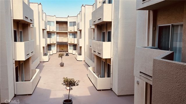 19350 Sherman Way 231, Reseda, CA 91335