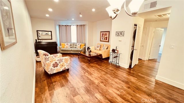 19350 Sherman Way 231, Reseda, CA 91335
