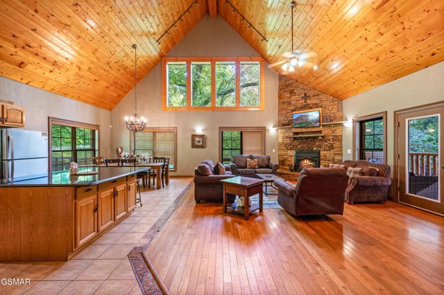 4273 Pittman Center Road, Sevierville, TN 37876