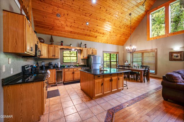 4273 Pittman Center Road, Sevierville, TN 37876