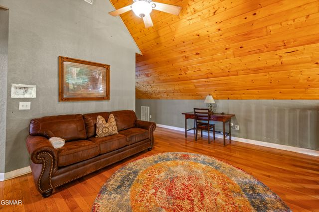4273 Pittman Center Road, Sevierville, TN 37876