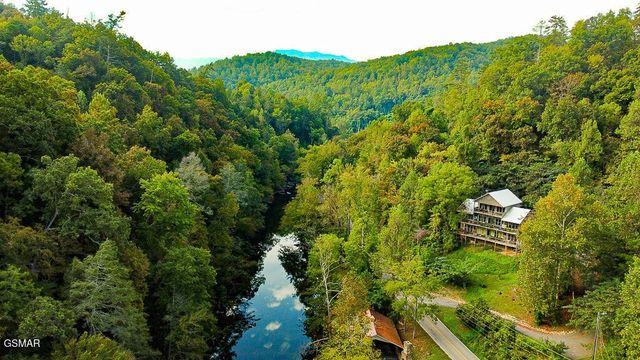 4273 Pittman Center Road, Sevierville, TN 37876