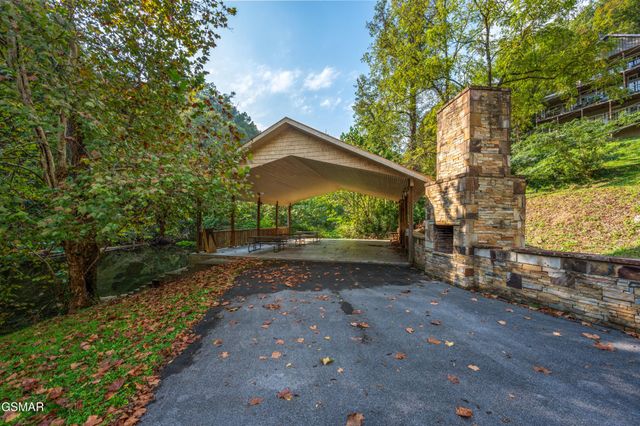 4273 Pittman Center Road, Sevierville, TN 37876