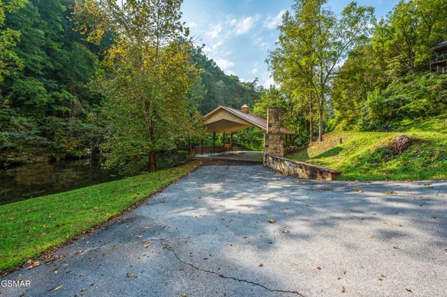 4273 Pittman Center Road, Sevierville, TN 37876
