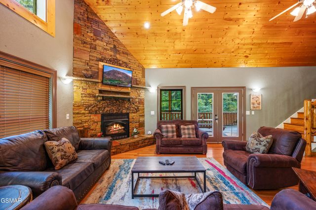 4273 Pittman Center Road, Sevierville, TN 37876