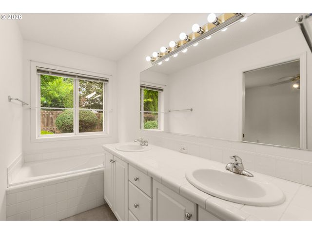 4627 Nw BUCKBOARD Dr, Portland, OR 97229
