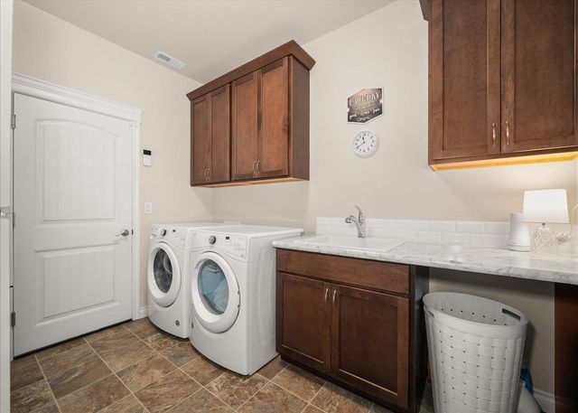 9302 W Floyd Dr, Cheney, WA 99004