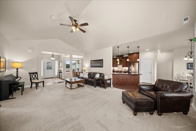 9302 W Floyd Dr, Cheney, WA 99004