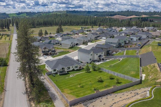 9302 W Floyd Dr, Cheney, WA 99004