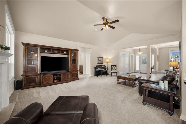 9302 W Floyd Dr, Cheney, WA 99004