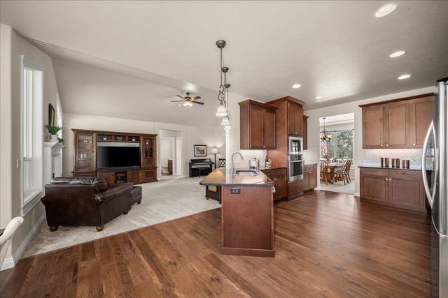 9302 W Floyd Dr, Cheney, WA 99004
