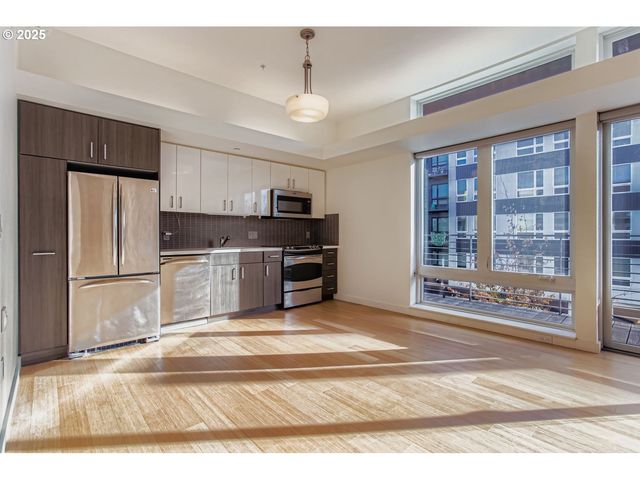 1455 N KILLINGSWORTH St 313, Portland, OR 97217