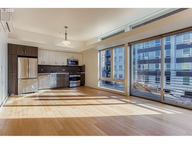 1455 N KILLINGSWORTH St 313, Portland, OR 97217