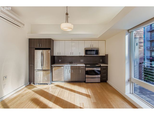 1455 N KILLINGSWORTH St 313, Portland, OR 97217