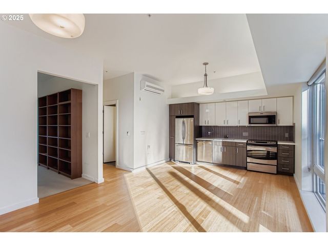 1455 N KILLINGSWORTH St 313, Portland, OR 97217