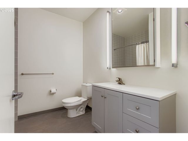 1455 N KILLINGSWORTH St 313, Portland, OR 97217