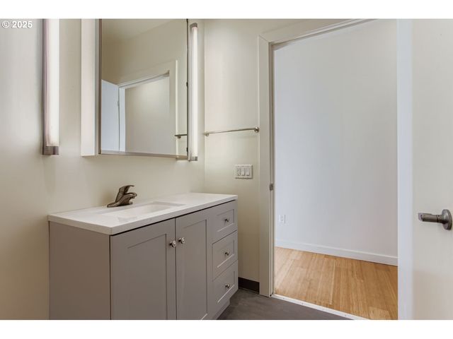 1455 N KILLINGSWORTH St 313, Portland, OR 97217