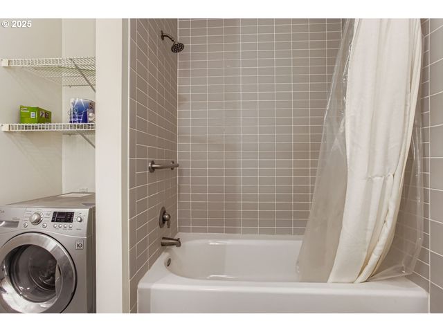 1455 N KILLINGSWORTH St 313, Portland, OR 97217