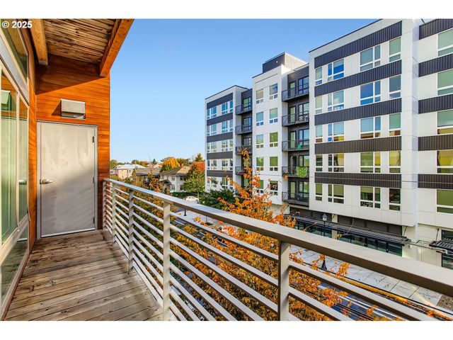 1455 N KILLINGSWORTH St 313, Portland, OR 97217