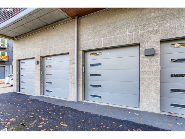 1455 N KILLINGSWORTH St 313, Portland, OR 97217