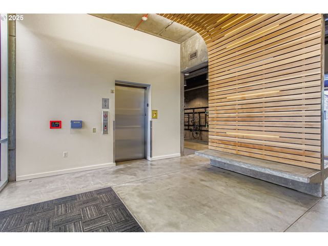 1455 N KILLINGSWORTH St 313, Portland, OR 97217