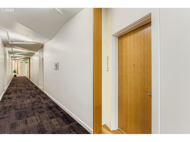 1455 N KILLINGSWORTH St 313, Portland, OR 97217