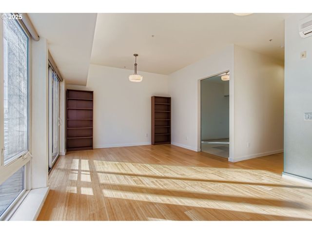 1455 N KILLINGSWORTH St 313, Portland, OR 97217