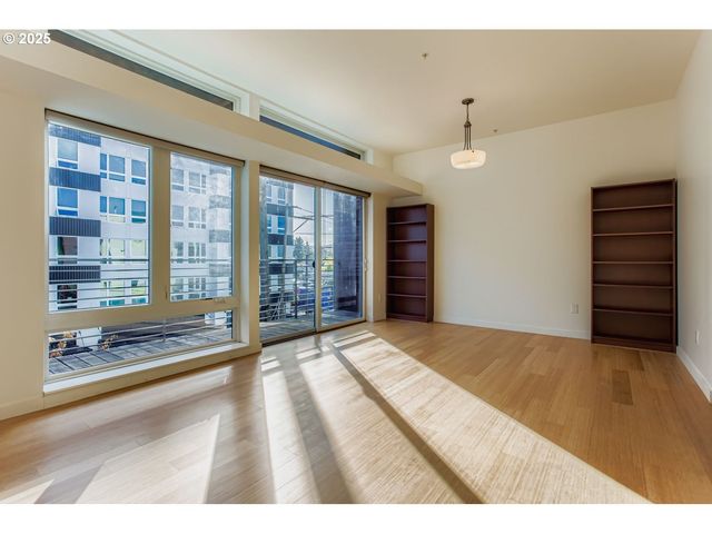 1455 N KILLINGSWORTH St 313, Portland, OR 97217