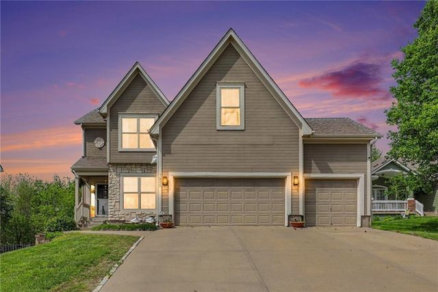 1606 Curtis Drive, Greenwood, MO 64034
