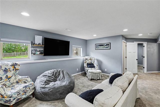 1606 Curtis Drive, Greenwood, MO 64034