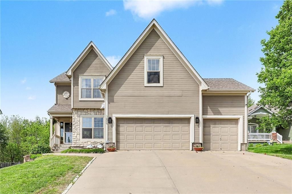 1606 Curtis Drive, Greenwood, MO 64034