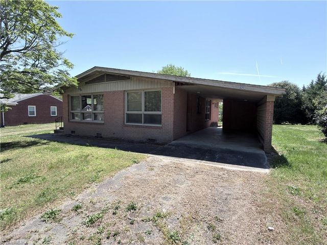 325 Bluemont Road, Mount Airy, NC 27030