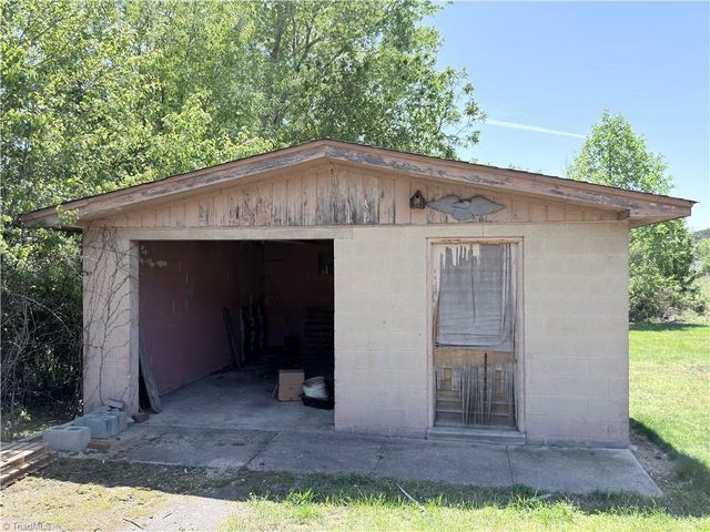 325 Bluemont Road, Mount Airy, NC 27030