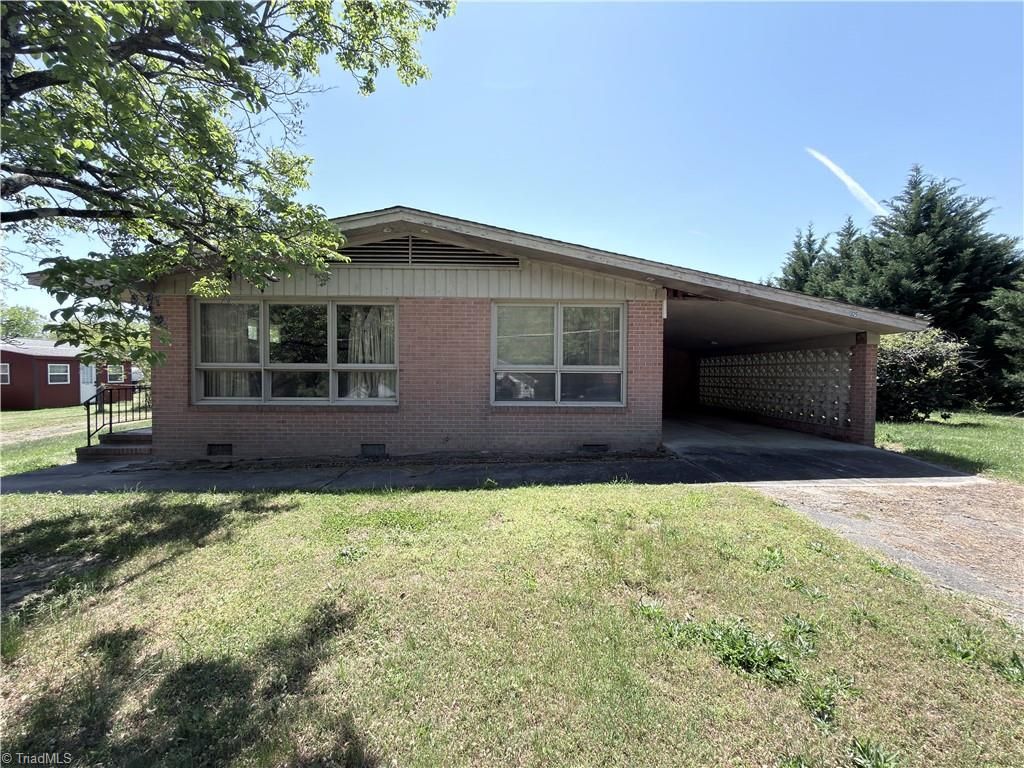 325 Bluemont Road, Mount Airy, NC 27030