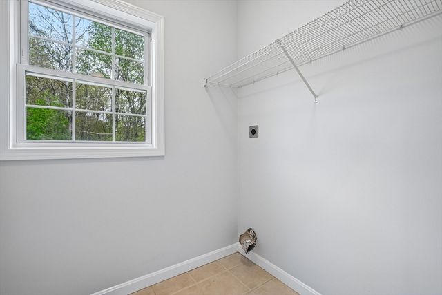 30 Clews St, Shrewsbury, MA 01545