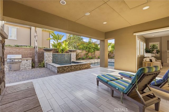 17491 Oakbluffs Lane, Huntington Beach, CA 92649